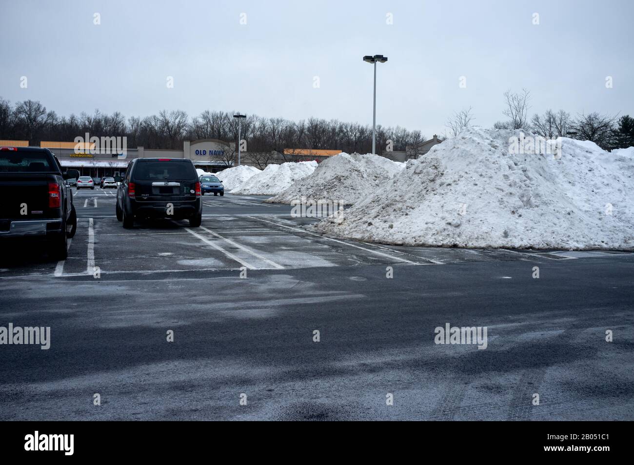 Snow piles in parking lot hires stock photography and images Alamy