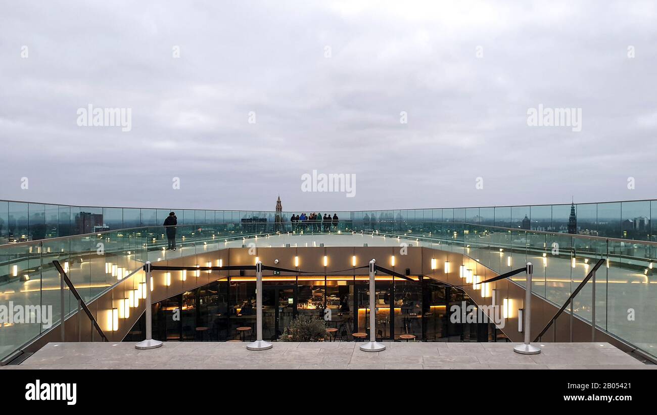 Downtown building rooftop hi-res stock photography and images - Alamy