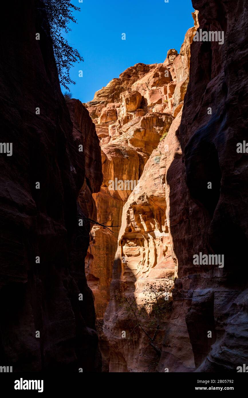Red rock water petra jordan hi-res stock photography and images - Alamy