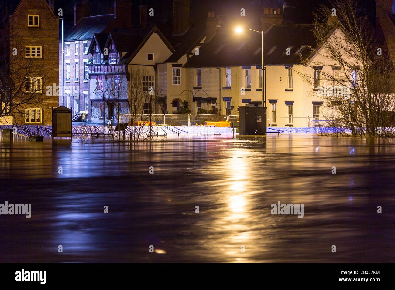 Bewdley, Worcestershire, UK. 18th Feb, 2020. The River Severn at Bewdley, Worcestershire is rising and is just about being held back by the flood defences along the riverside. The night time exposures show the river flowing very fast. Credit: Peter Lopeman/Alamy Live News Stock Photo