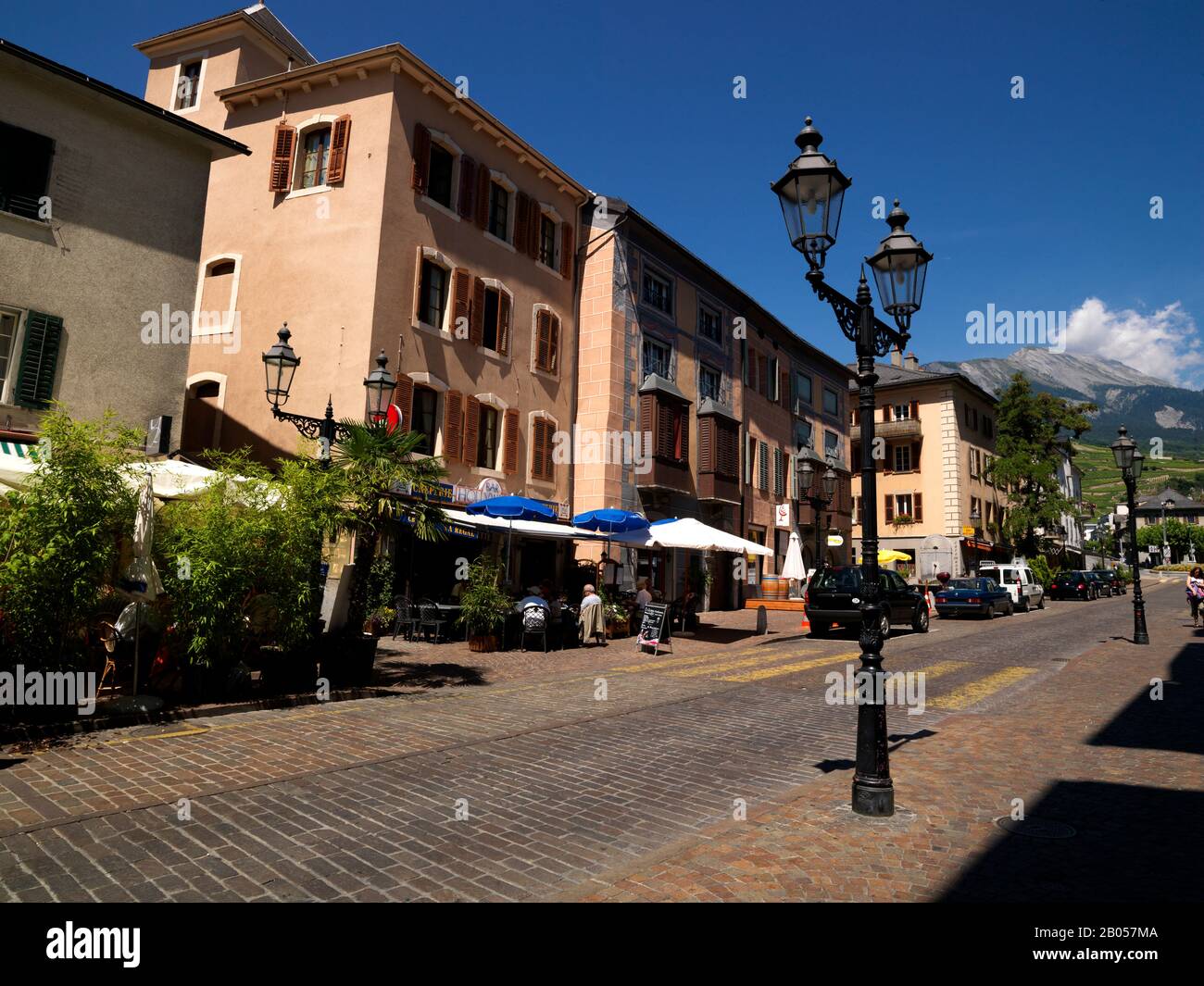 Cafe du pont hi-res stock photography and images - Alamy