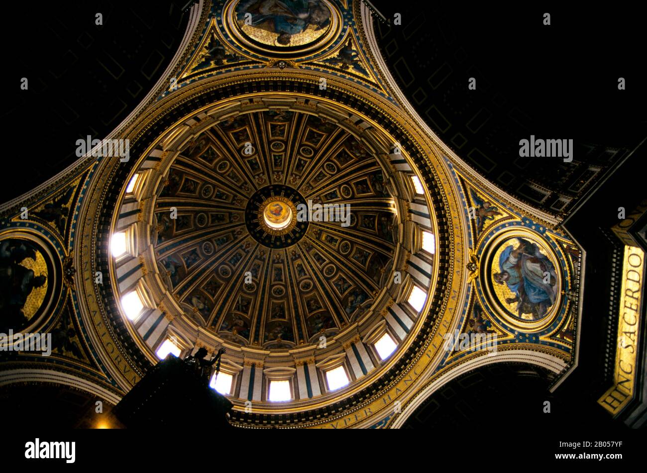 ITALY, ROME, VATICAN, ST. PETER'S SQUARE, ST. PETER'S BASILICA, INTERIOR, MICHELANGELO'S DOME Stock Photo