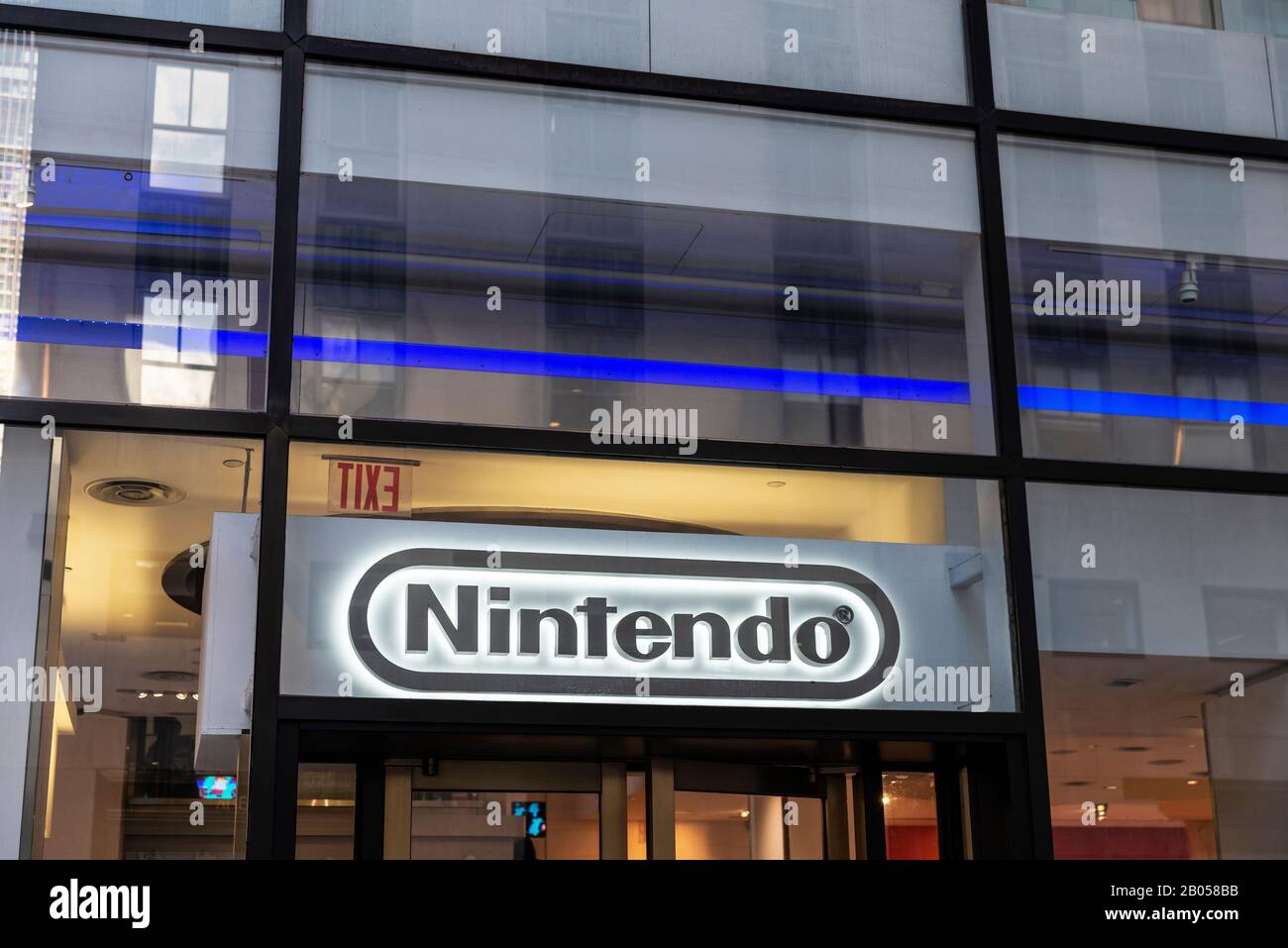 New York City, USA - August 3, 2018: Sign of a Nintendo shop, a video game  company, in Manhattan, New York City, USA Stock Photo - Alamy