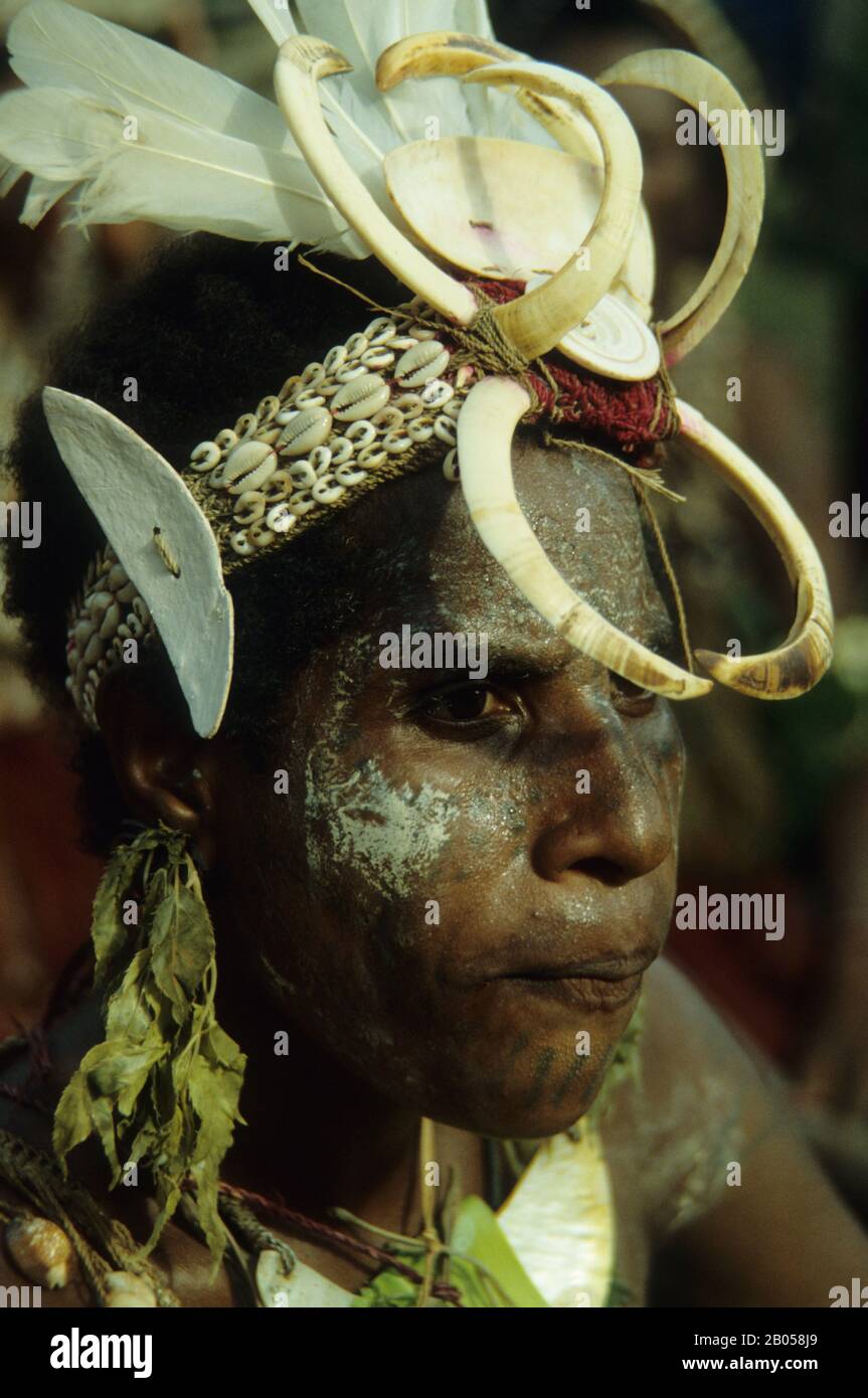 PAPUA NEW GUINEA, SEPIK RIVER NEAR ANGORAM, LOCAL WOMAN Stock Photo