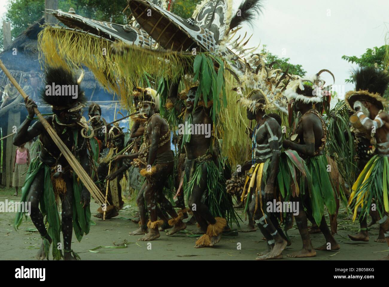 PAPUA NEW GUINEA, SEPIK RIVER, TRADITIONAL DANCE Stock Photo