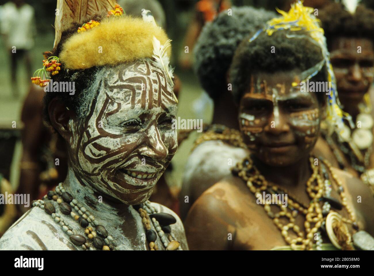 PAPUA NEW GUINEA, SEPIK RIVER, NEAR ANGORAM, SMALL VILLAGE, WOMEN WITH PAINTED FACES Stock Photo