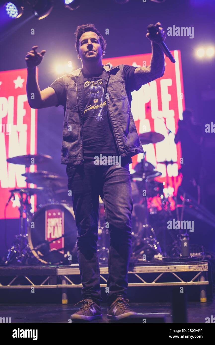 Simple plan vocalist hi-res stock photography and images - Alamy