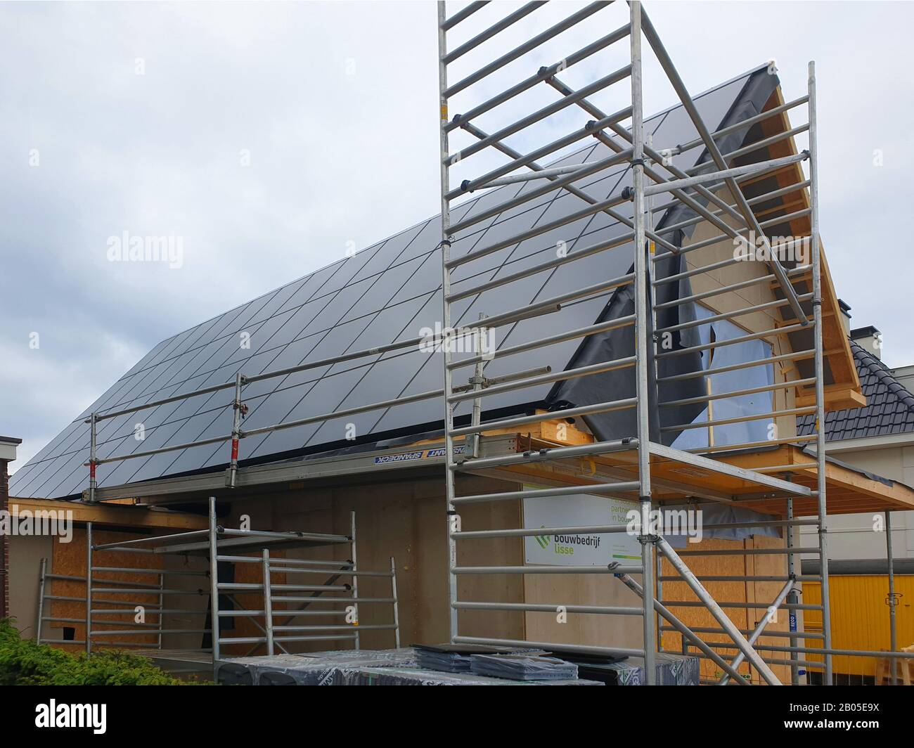 newly built homestead with solar roof , Germany, North Rhine-Westphalia Stock Photo