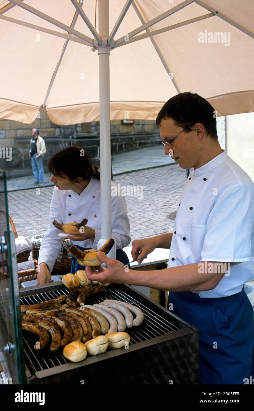 GERMANY, MEISSEN, MARKET SQUARE, MARKET DAY, BRATWURST STAND Stock
