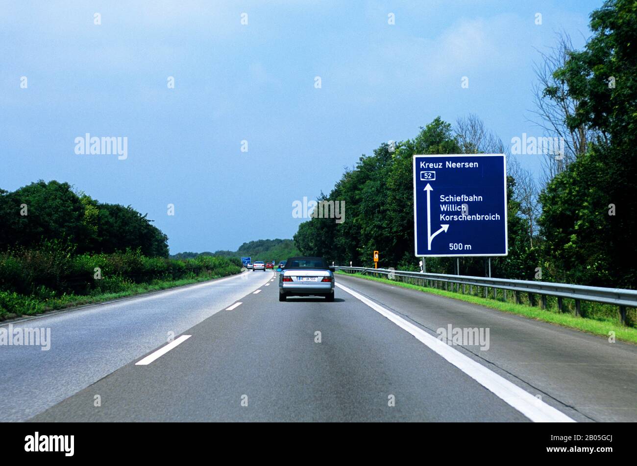 GERMANY, RHINELAND, AUTOBAHN, BETWEEN DUSSELDORF AND ROERMOND, EXIT ...