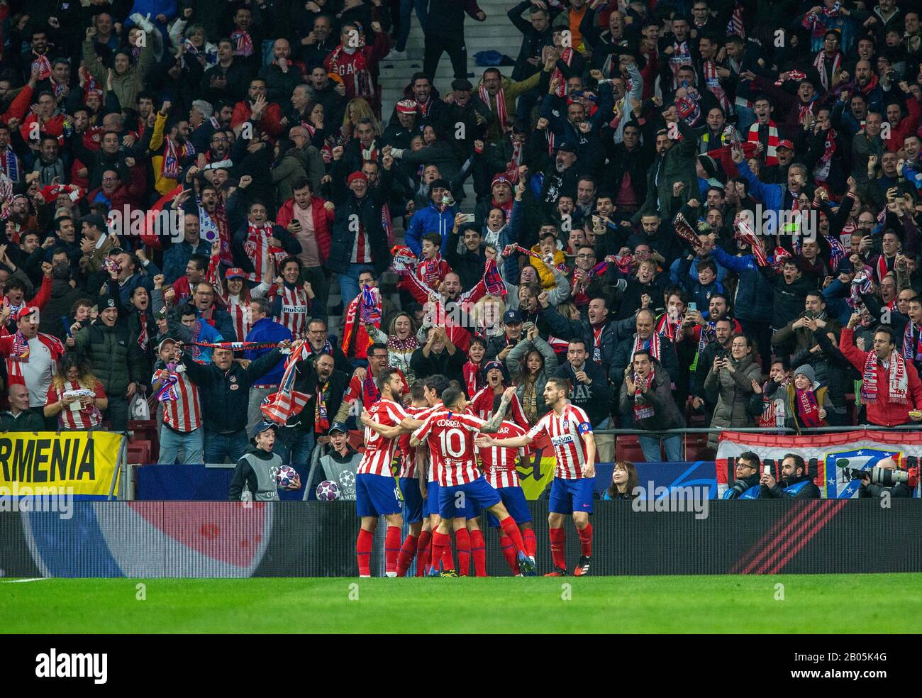 Atletico de Madrid's Saul Ñiguez  celebrates a goal with his teammates during the UEFA Champions League match, round of 16 first leg between Atletico de  Madrid and Liverpool FC at Wanda Metropolitano Stadium in Madrid.(Final score; Atletico de Madrid 1:0 Liverpool FC) Stock Photo