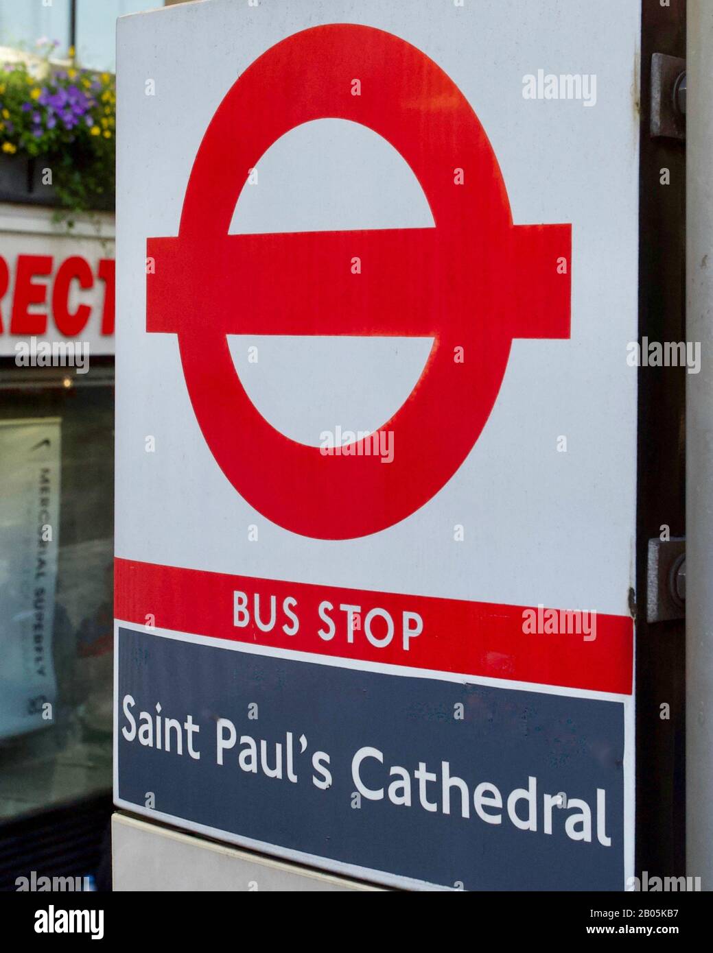 Bus Stop, St Paul's Cathedral, Ludgate Hill, City of London,London, England Stock Photo Alamy