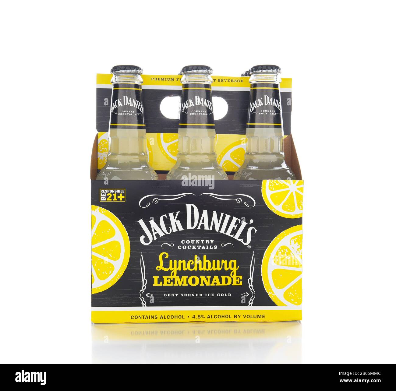 IRVINE, CALIFORNIA - NOVEMBER 16, 2016: A 6 pack of Jack Daniels Lynchburg  Lemonade. A cocktail made with Triple Sec, whiskey, Sour Mix and Lemon Lime  Stock Photo - Alamy