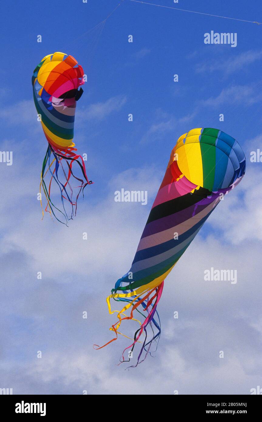 USA, OREGON, CANNON BEACH, KITES Stock Photo Alamy