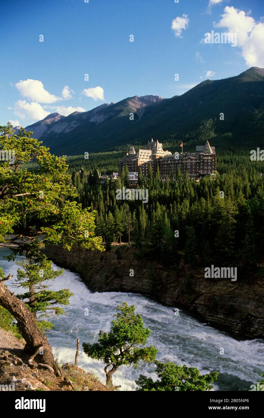 Banff springs hotel on bow river hi-res stock photography and images ...