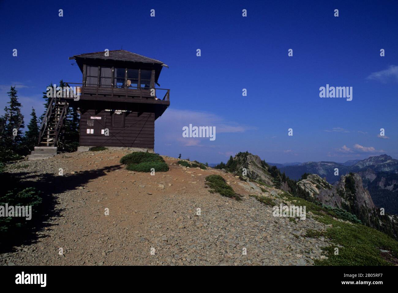USA, WASHINGTON, MT.RAINIER NATIONAL PARK, TOLMIE PEAK FIRE LOOKOUT