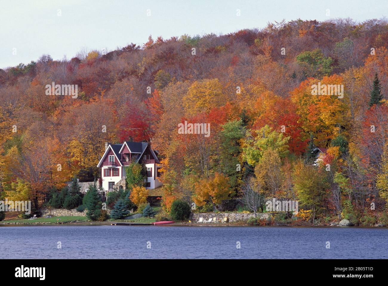 CANADA,QUEBEC,LAURENTIAN, NEAR ST.-SAUVEUR-DES-MONTS, SMALL LAKE WITH HOUSE, FALL COLORS Stock ...