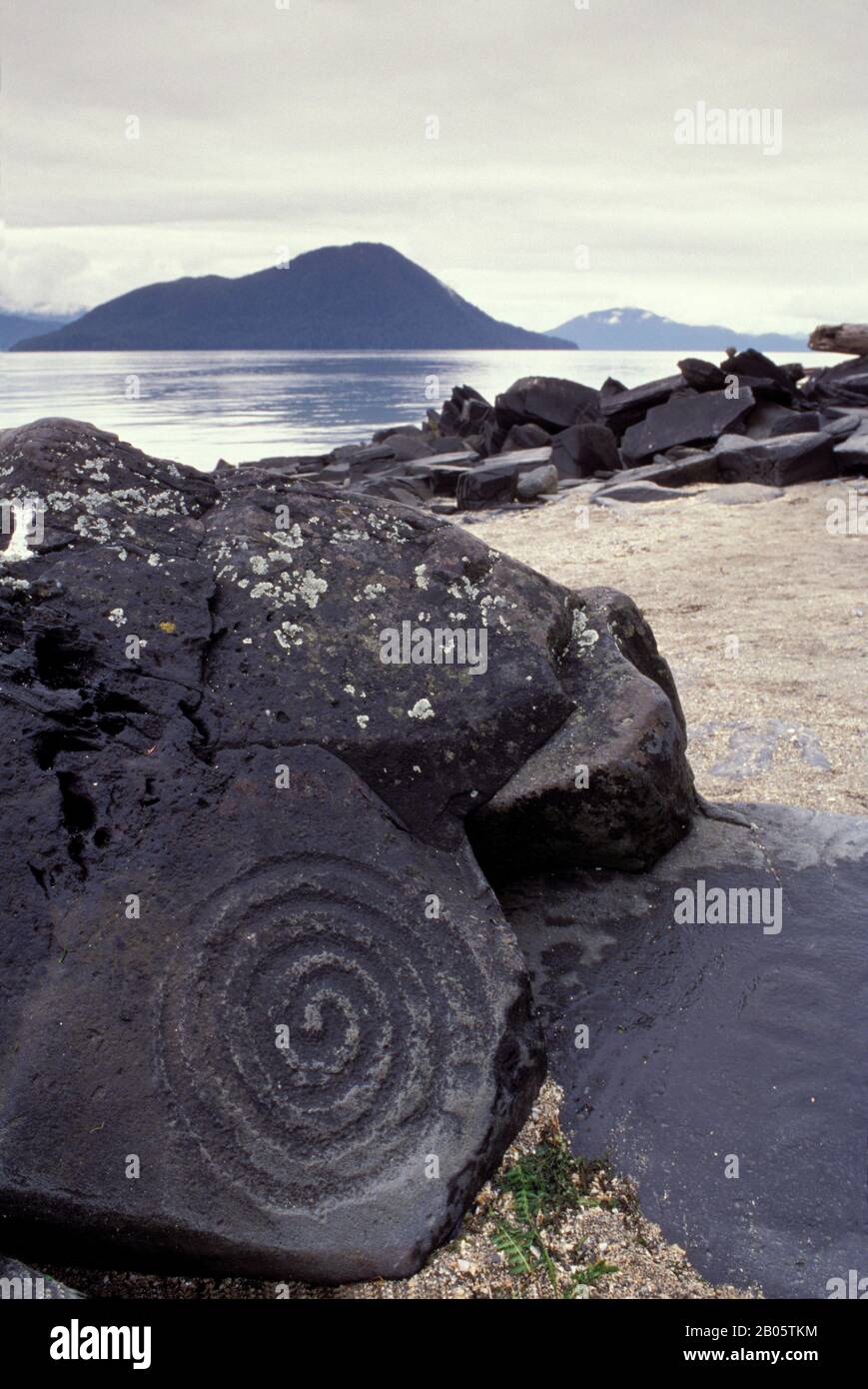 USA,ALASKA,INSIDE PASSAGE, WRANGELL IS., PETROGLYPH BEACH, SPIRAL PETROGLYPHS Stock Photo