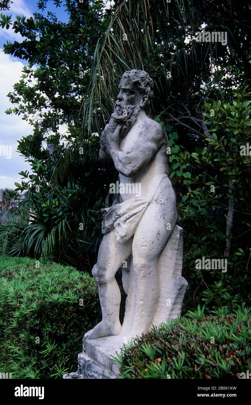 USA, FLORIDA, MIAMI, VIZCAYA, JAMES DEERING ESTATE, GARDEN, STATUE Stock Photo Alamy