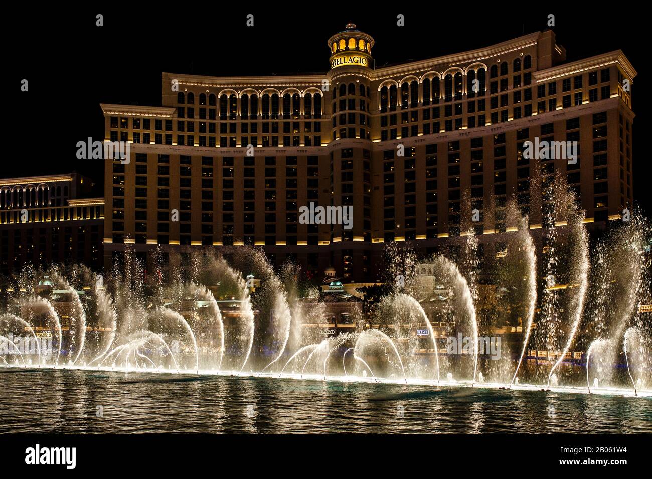 Night view of the dancing fountains of Bellagio hotel in Las Vegas