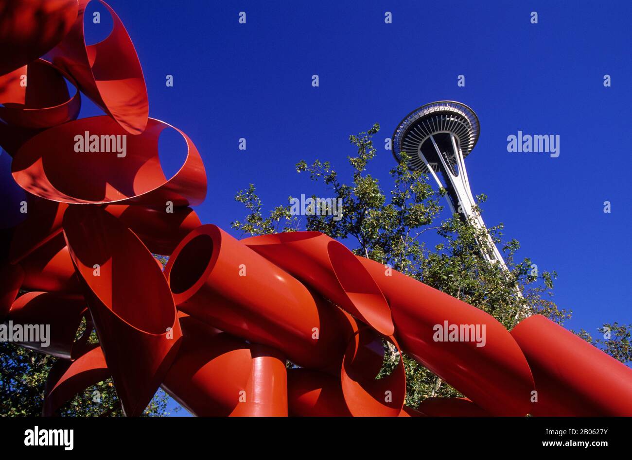 USA, WASHINGTON, SEATTLE, SEATTLE CENTER, SPACE NEEDLE, RED SCULPTURE, MODERN ART Stock Photo