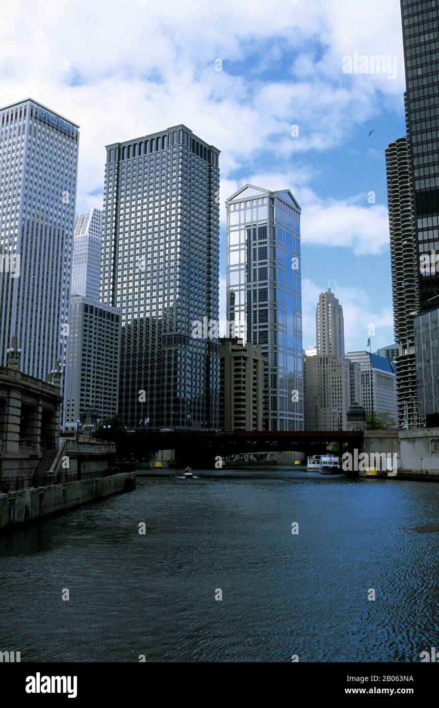 USA, ILLINOIS, CHICAGO, DOWNTOWN, CHICAGO RIVER Stock Photo - Alamy