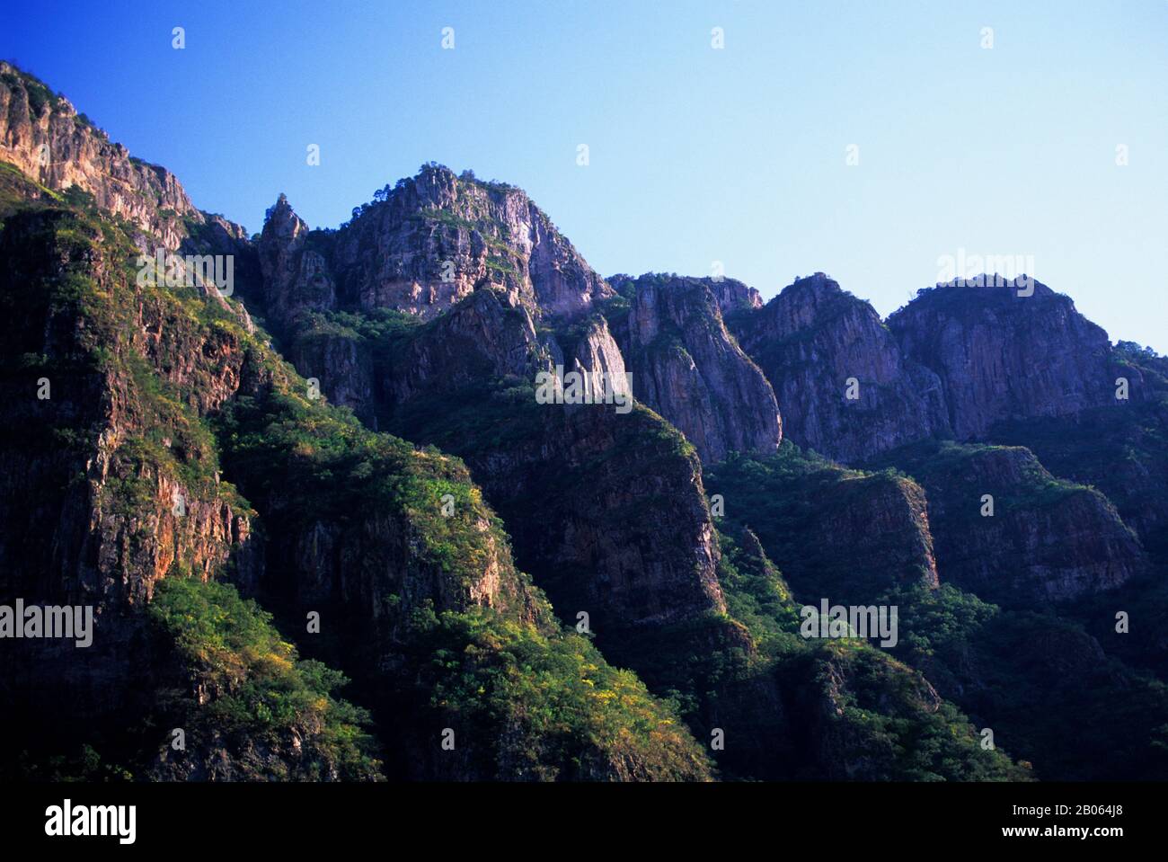 MEXICO, CHIHUAHUA, COPPER CANYON NATIONAL PARK, COPPER CANYON TRAIN