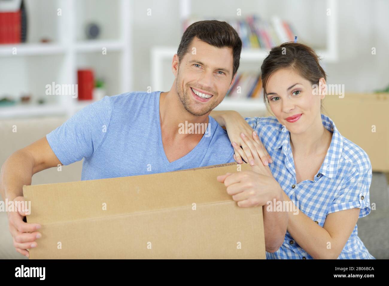 happy couple showing keys of new home Stock Photo - Alamy