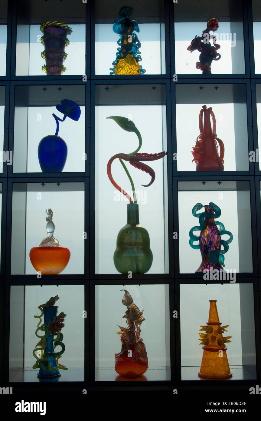 USA, WASHINGTON STATE, MUSEUM OF GLASS, CHIHULY BRIDGE OF GLASS