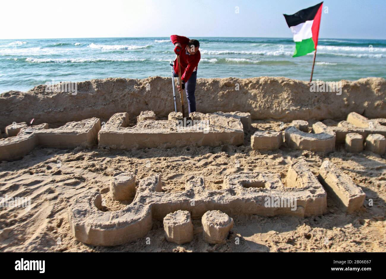 Gaza 17th Feb 2020 Mohammad Toutah A 34 Year Old Palestinian Artist Carves Letters With Sands In Arabic Written Palestine In Solidarity With China On The Beach Of Gaza City Feb 17 2020 To