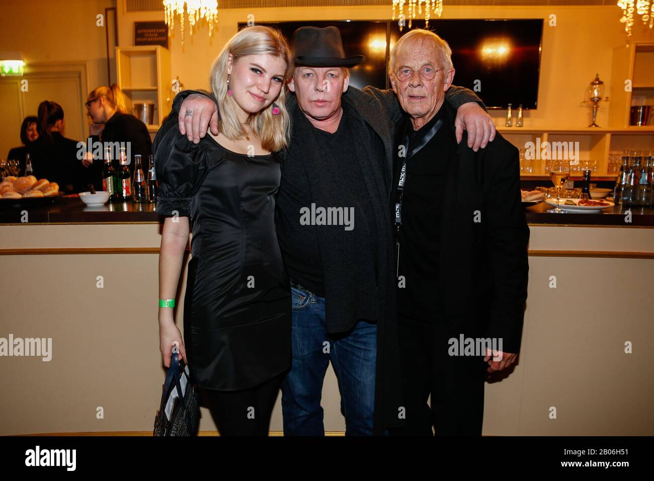 Berlin, Germany. 18th Feb, 2020. Lilith Maria Dörthe Becker (l-r), Ben  Becker and father Rolf Becker come to the premiere of the play 