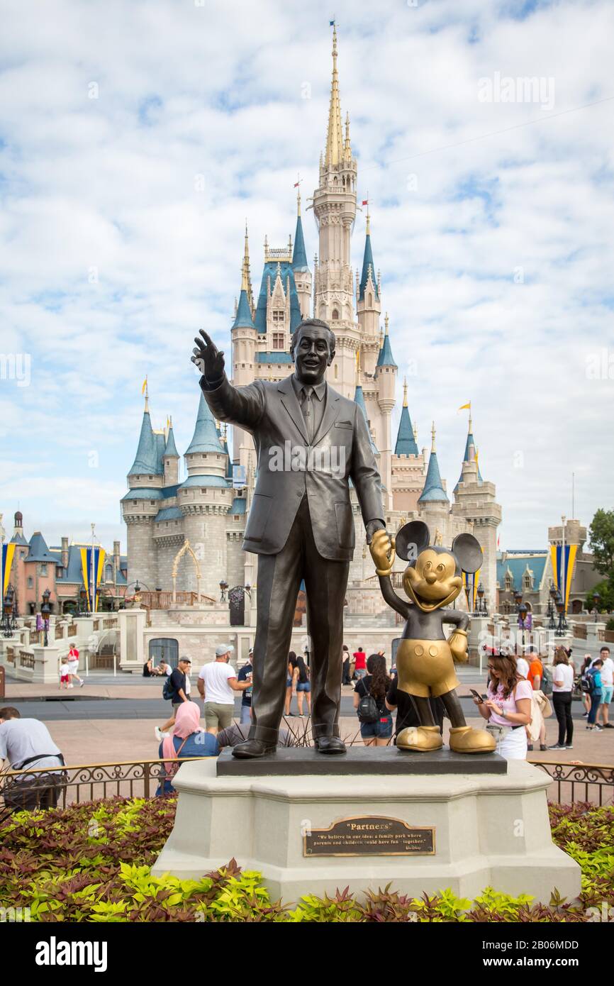 Sleeping beauty castle cartoon hi-res stock photography and images - Alamy