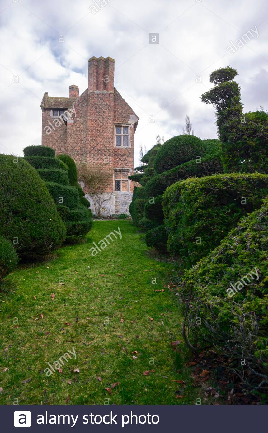 Classic Tudor High Resolution Stock Photography and Images - Alamy