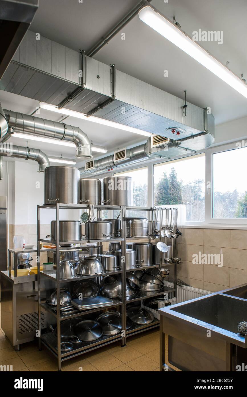 https://c8.alamy.com/comp/2B06X5Y/restaurant-kitchen-equipment-stainless-steel-pots-on-the-shelves-ventilation-system-2B06X5Y.jpg