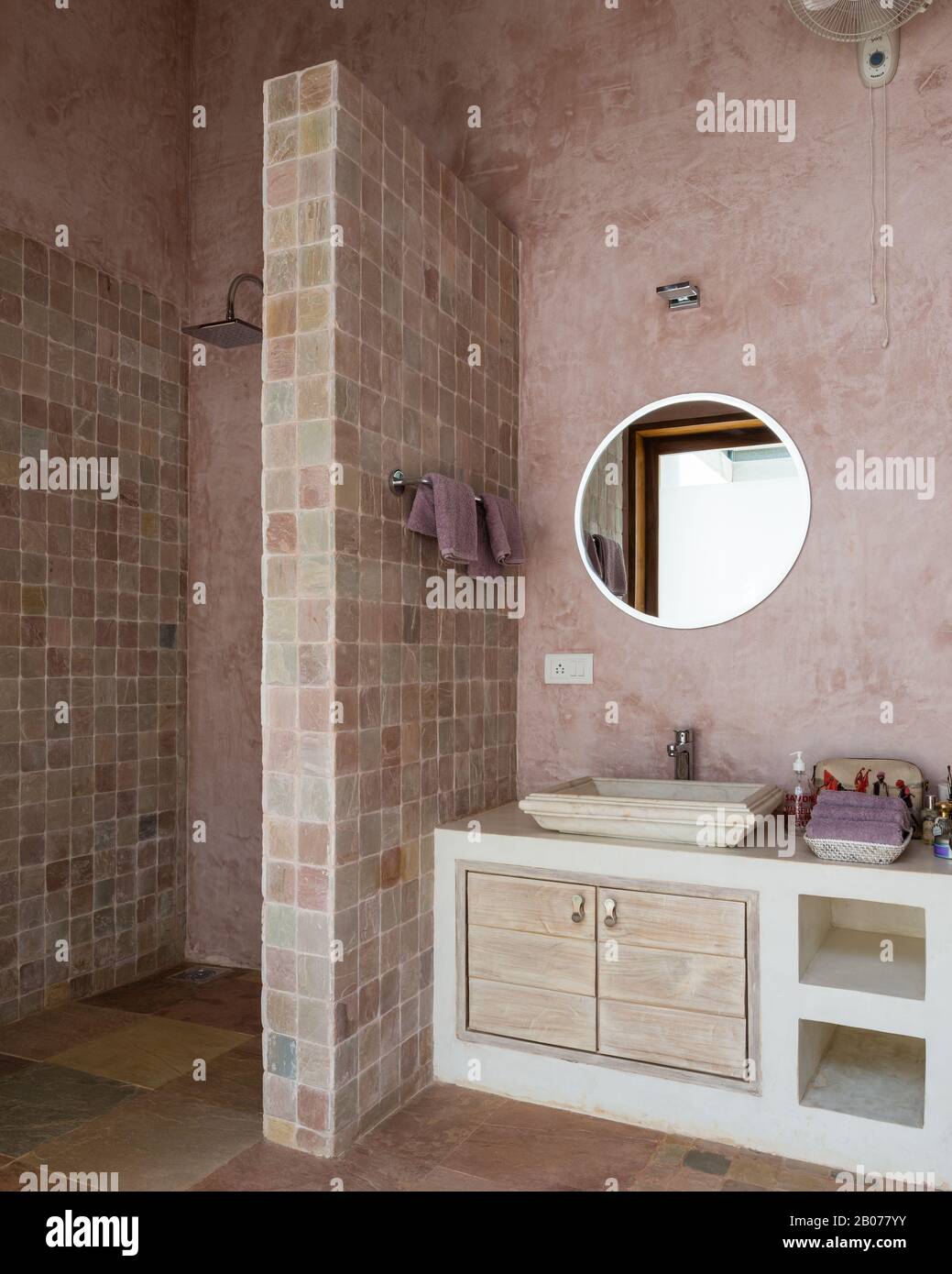 Bathroom mirrors hires stock photography and images Alamy