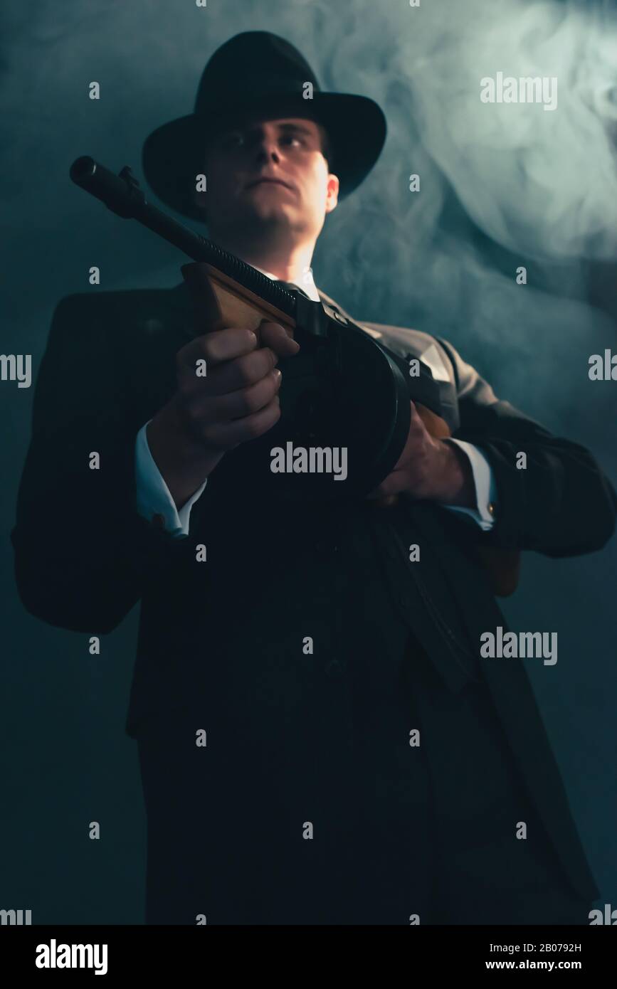 Man suit 1930s film noir hi-res stock photography and images - Alamy