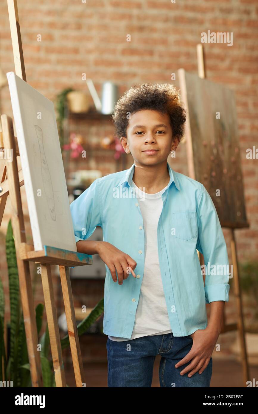 Black kid painting hi-res stock photography and images - Alamy
