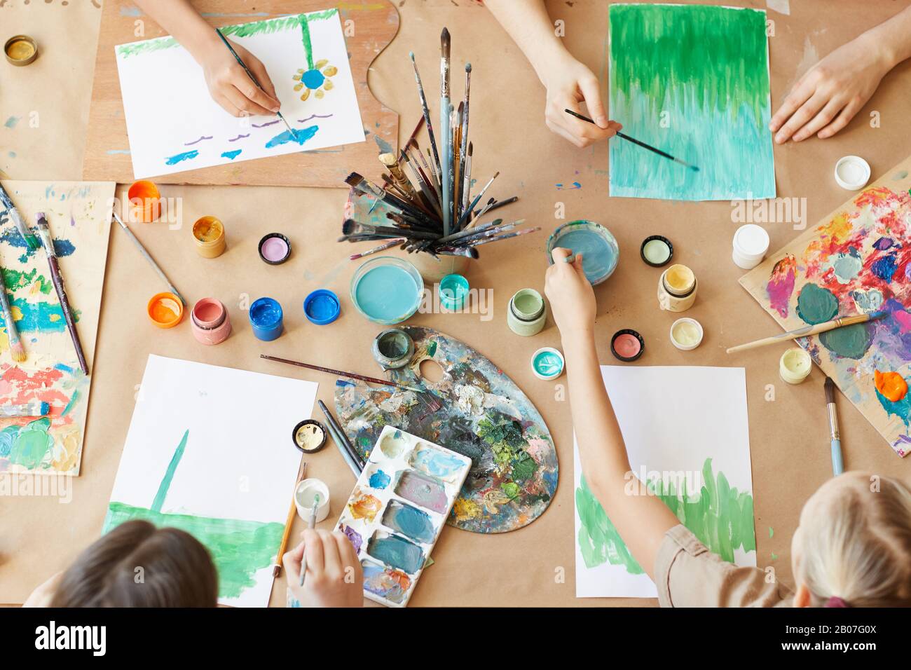 Group of people art image hi-res stock photography and images - Alamy