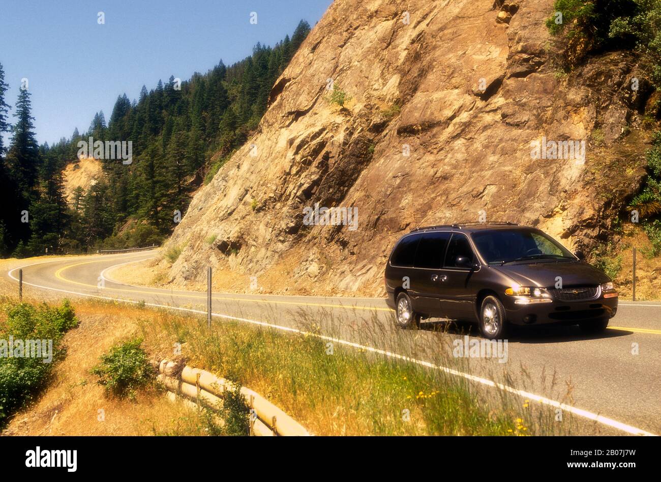 2000 Chrysler Voyager Mini van on road trip in Oregon USA Stock Photo
