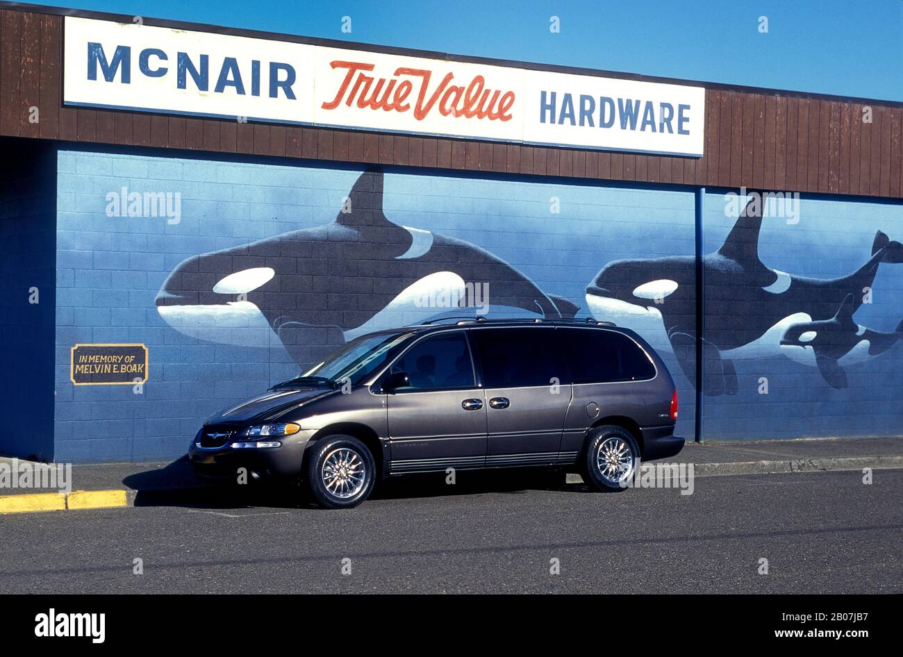 2000 Chrysler Voyager Mini van on road trip in Oregon USA Stock Photo