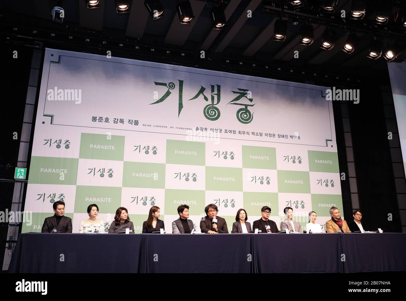 (200219) -- SEOUL, Feb. 19, 2020 (Xinhua) -- The cast and creative team of South Korean film 'Parasite' are seen at a press conference in Seoul, South Korea, Feb. 19, 2020. 'Parasite', a South Korean black comedy, became the first non-English language film to win the Oscar for best picture, and also nabbed awards for best original screenplay, best international feature film and best director for Bong Joon-ho at the 92nd Academy Awards on Feb. 9, 2020. (Xinhua/Wang Jingqiang) Stock Photo