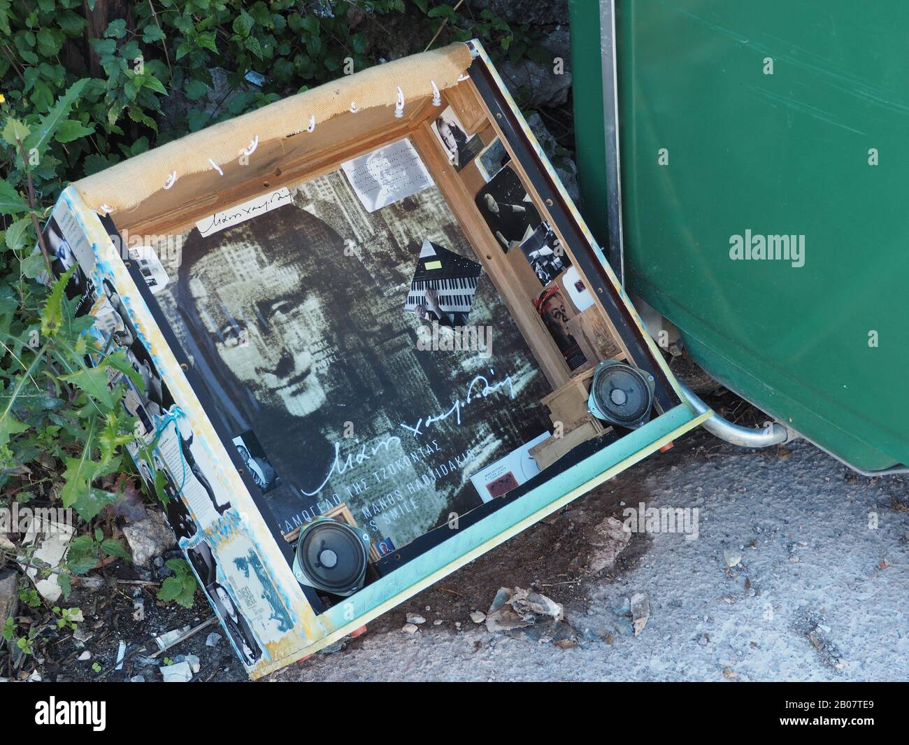 Giaconda's Smile. Manos Hatzidakis / Marianna Xenaki LP album cover used as part of a home made music system. Discarded by rubbish skip. Stock Photo