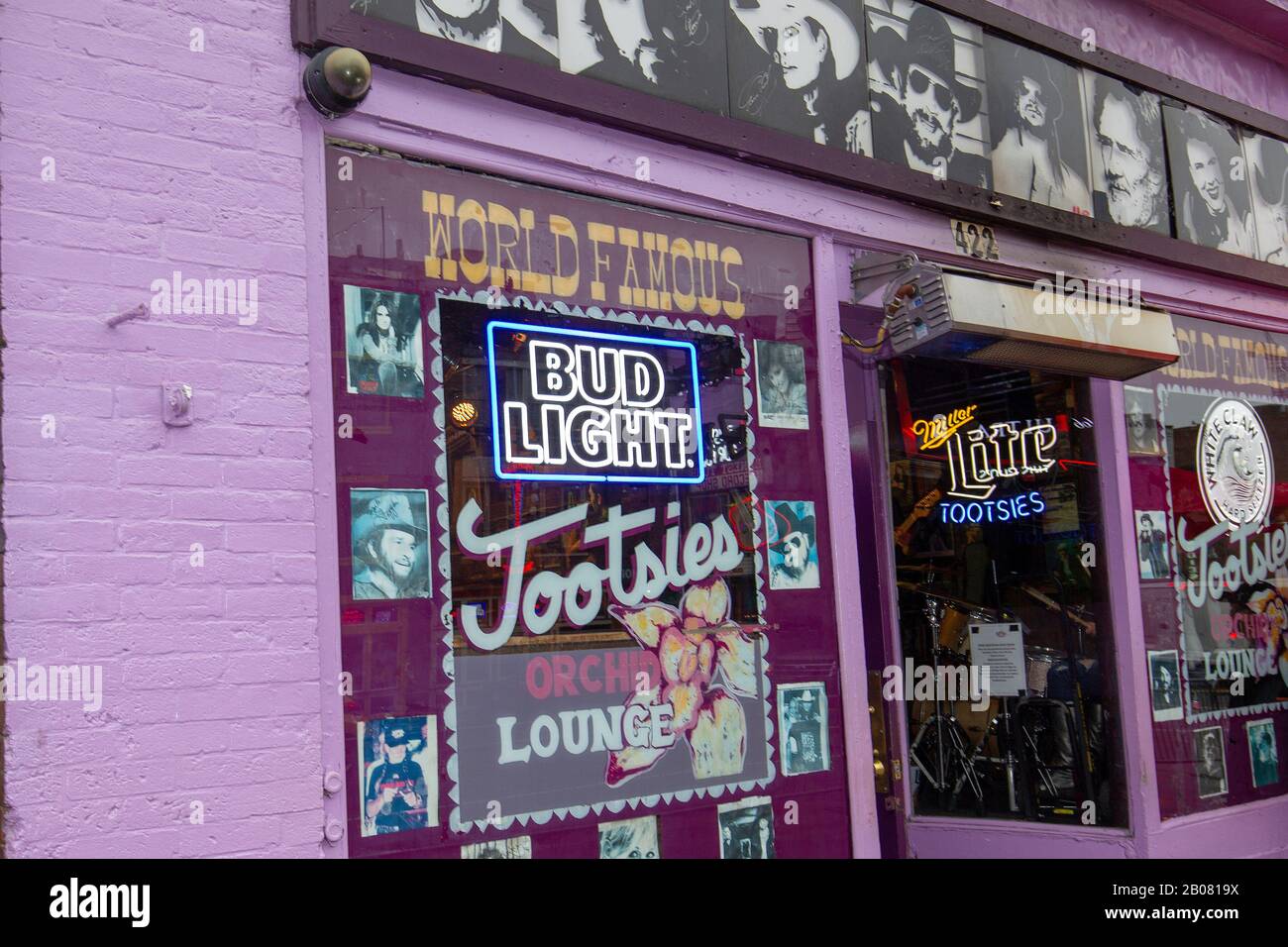 Tootsies Orchid Lounge, a Nashville country music institution and world-famous honky-tonk, has operated across the alley from the Ryman on lower Broad Stock Photo