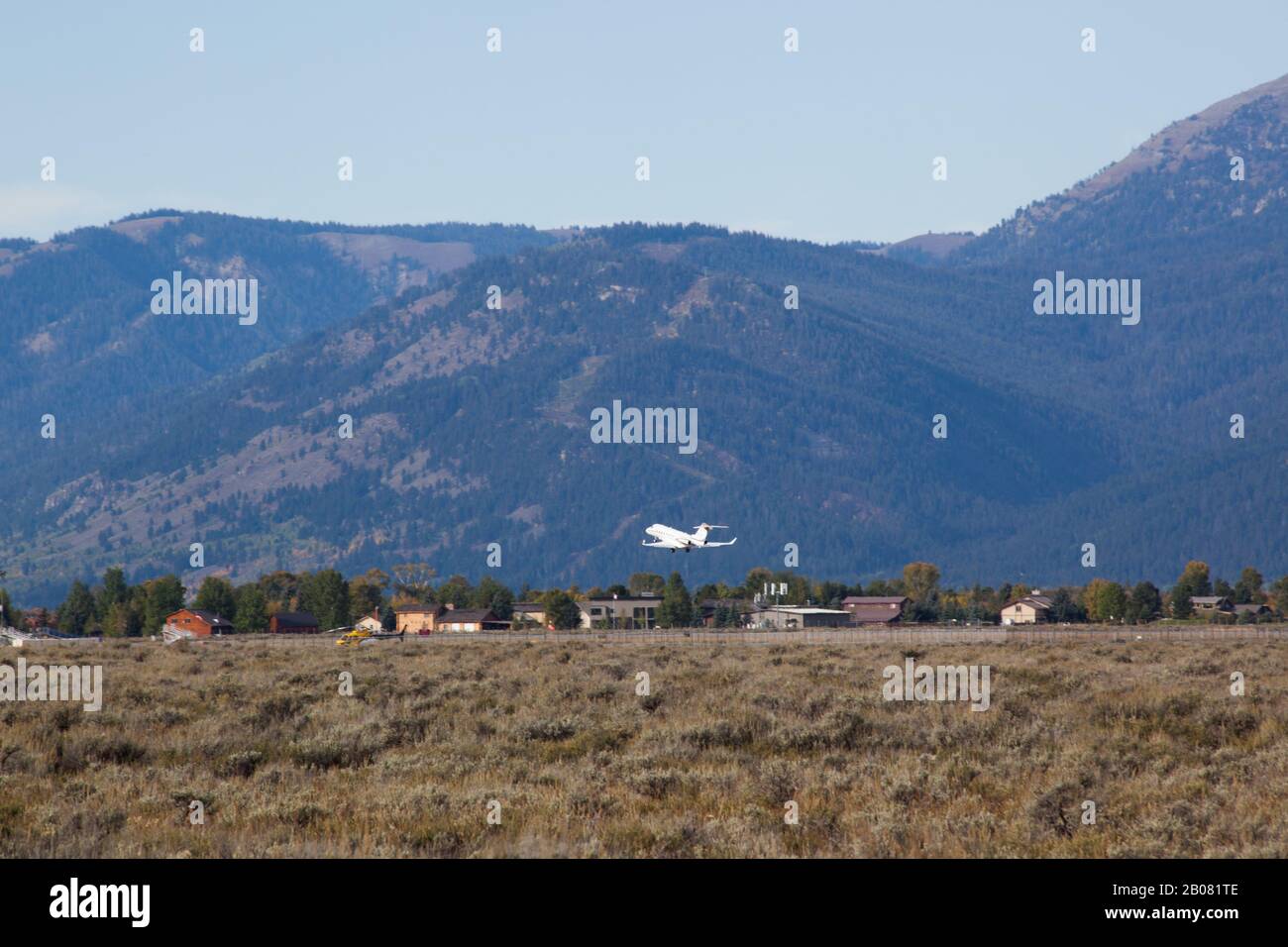 Airplane taking off landscape mountains hi-res stock photography and ...