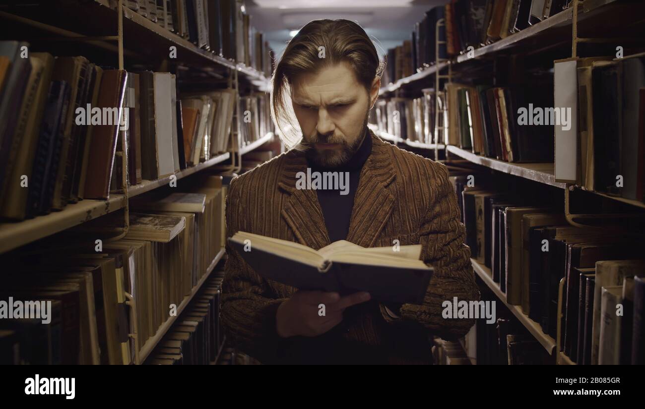 Male librarian hi-res stock photography and images - Alamy