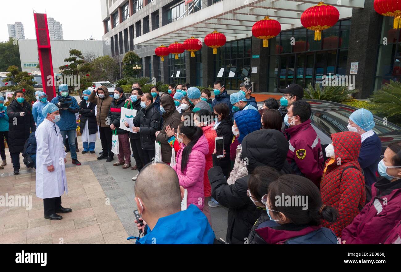 Wuhan, China. 19th Feb 2020. The recovered patients with severe novel coronavirus pneumonia (NCP) listen to advices from medical staff at the west campus of Wuhan Union Hospital in Wuhan, central China's Hubei Province, Feb. 19, 2020. A total of 31 patients infected with severe NCP recovered and were discharged on Wednesday from the west campus of Wuhan Union Hospital, after receiving medical treatment of nearly two weeks. (Xinhua/Cai Yang) Credit: Xinhua/Alamy Live News Stock Photo