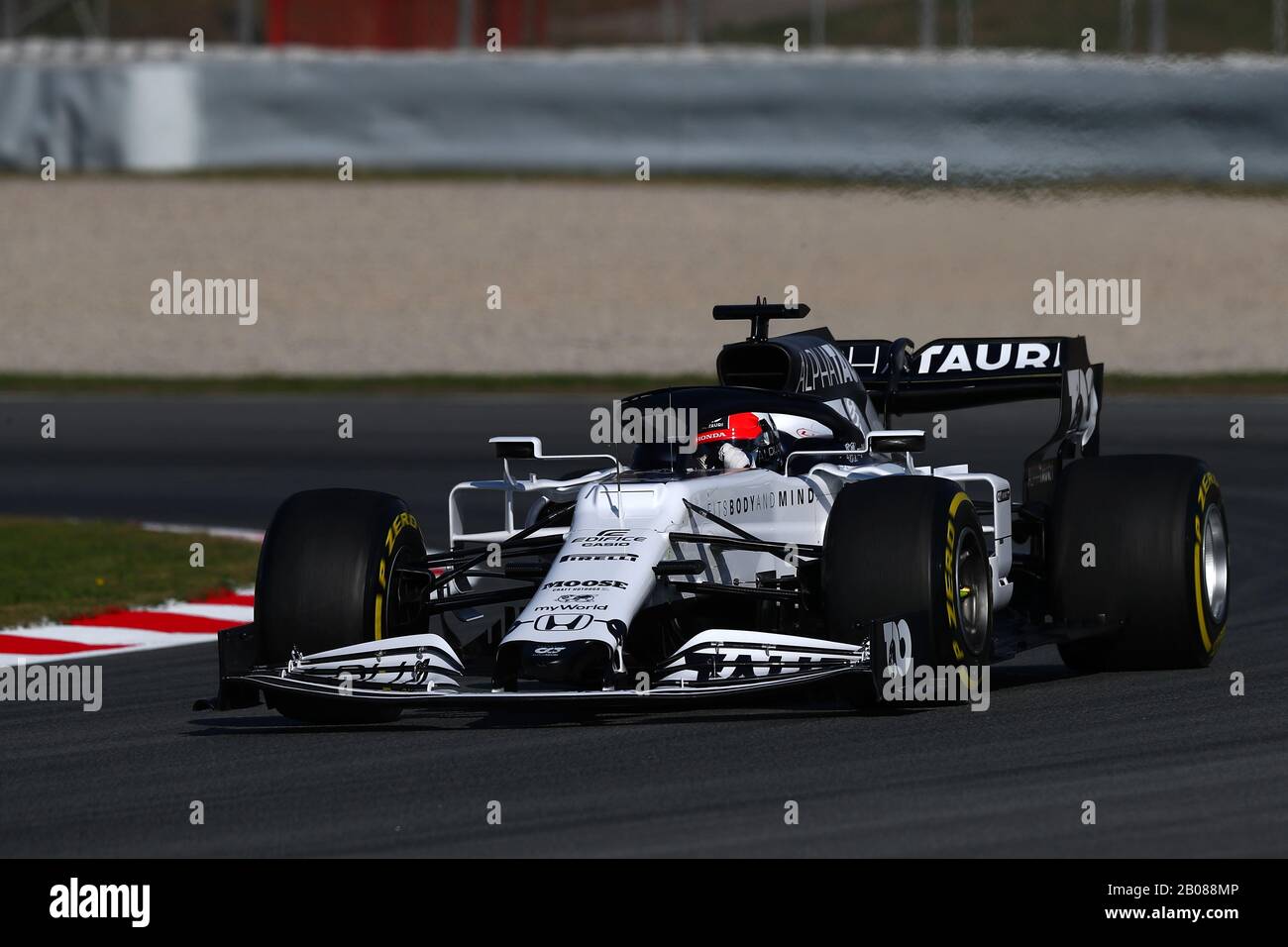 Montmelo, Barcelona - Spain. 19th February 2020.  Daniil Kvyat driving the (26) Scuderia AlphaTauri AT01  on track during day one of F1 Winter Testing Credit: Marco Canoniero/Alamy Live News Stock Photo
