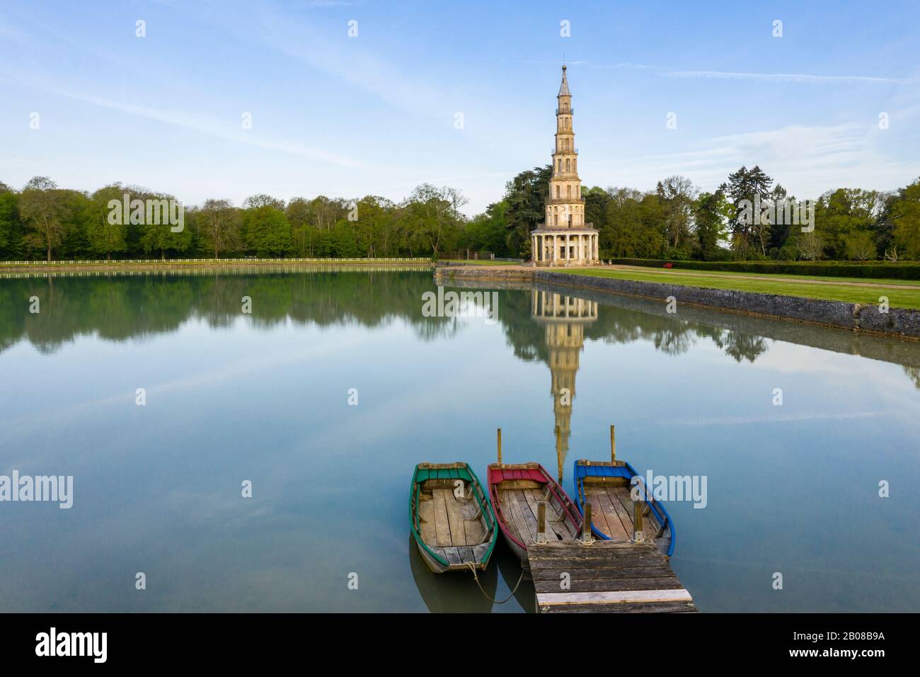 France, Indre et Loire, Loire Valley listed as World Heritage by UNESCO, Amboise, Pagode de Chantaloup, pagoda and boats on the lake // France, Indre- Stock Photo