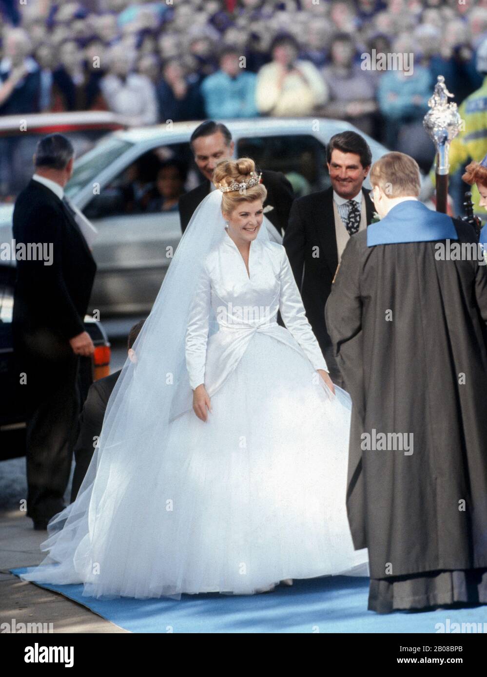 Serena Stanhope arrives for her wedding to Viscount Linley, Westminster, London, England 08.10.93 Stock Photo