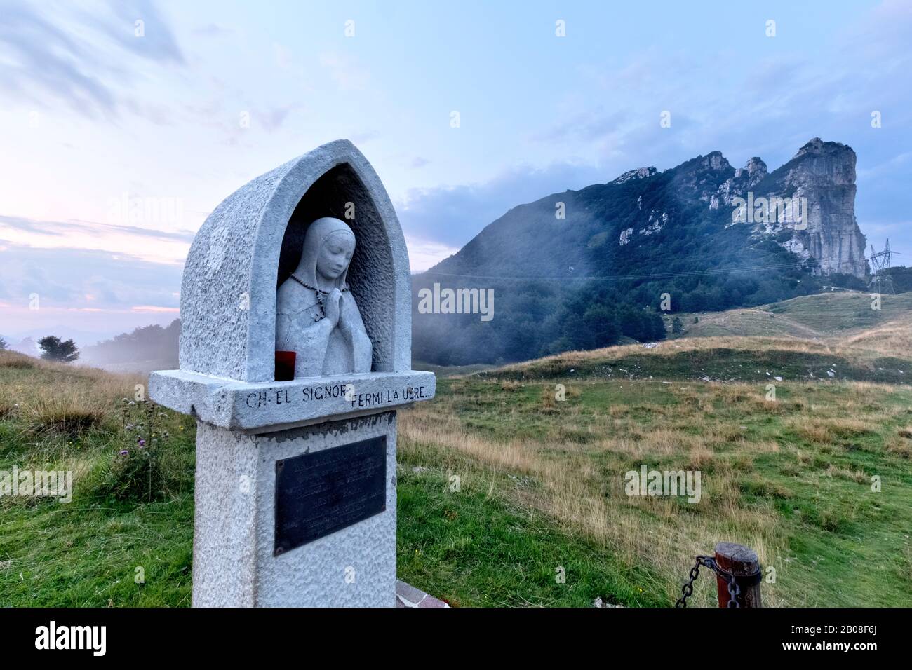 Statue of the Madonna at the Campogrosso Pass. On the background the Mount La Sisilla. Piccole Dolomiti, Veneto, Italy. Stock Photo